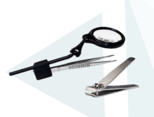 Nail tweezer/ cutter with magnifier